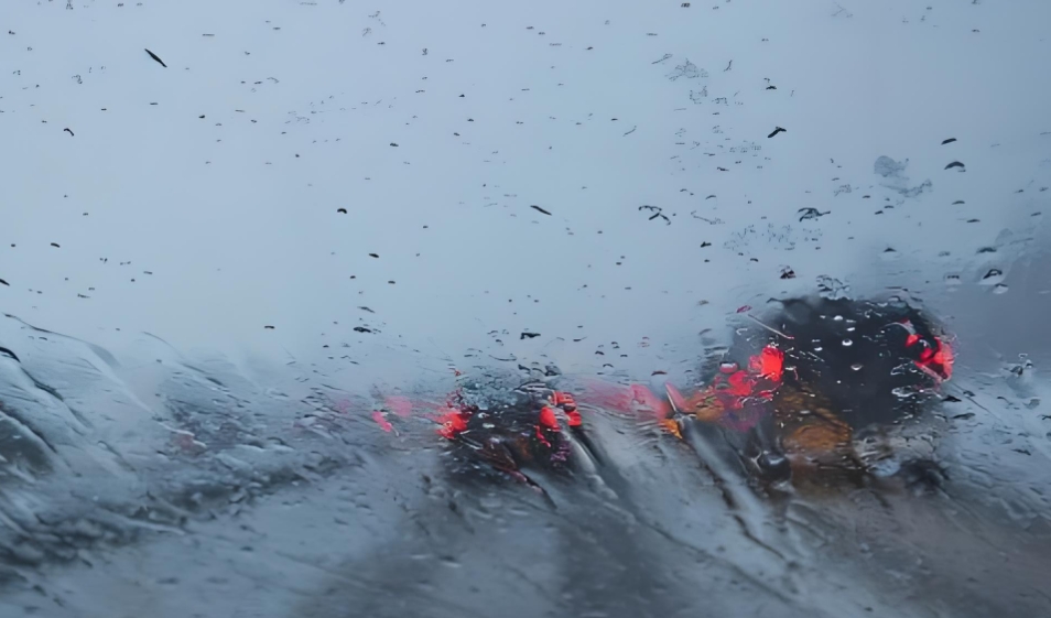 下雨天汽車托運